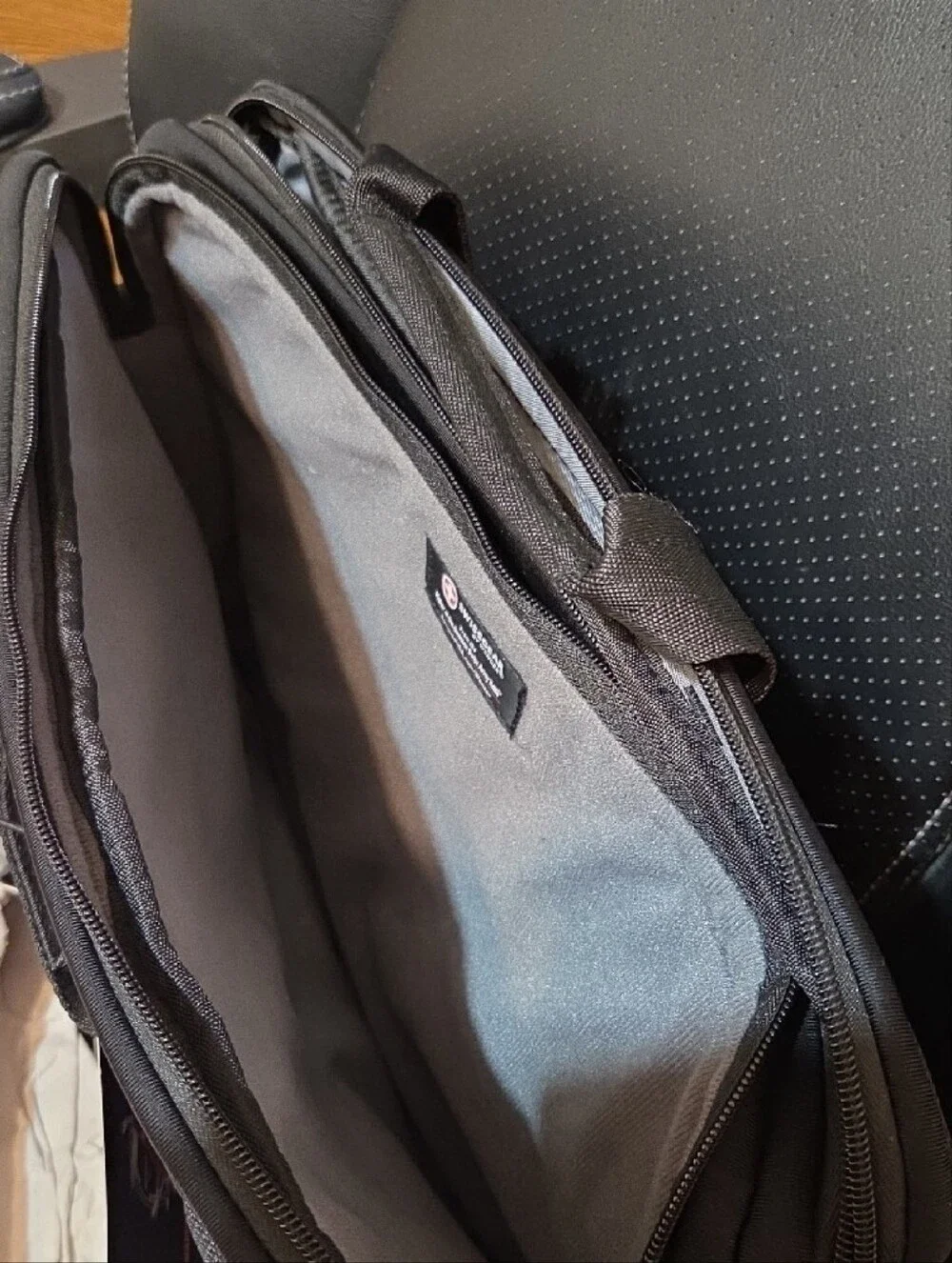 SwissGear Black Laptop Briefcase with Front Zipper Pocket